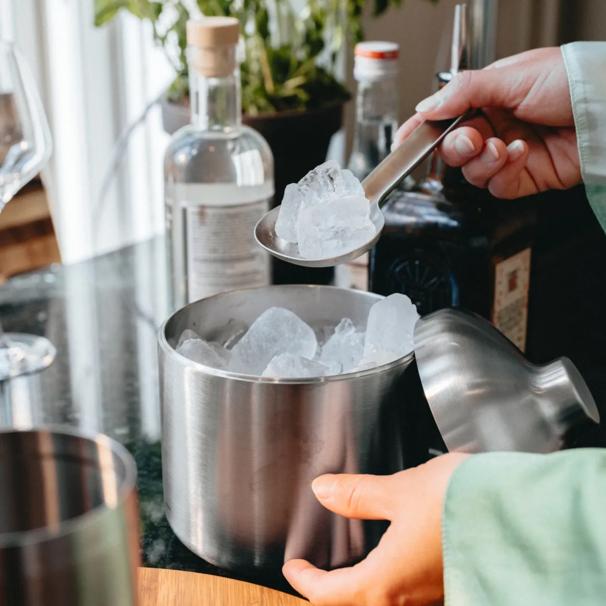 240 Hielera Liquid Lounge con cuchara - Imagen 1