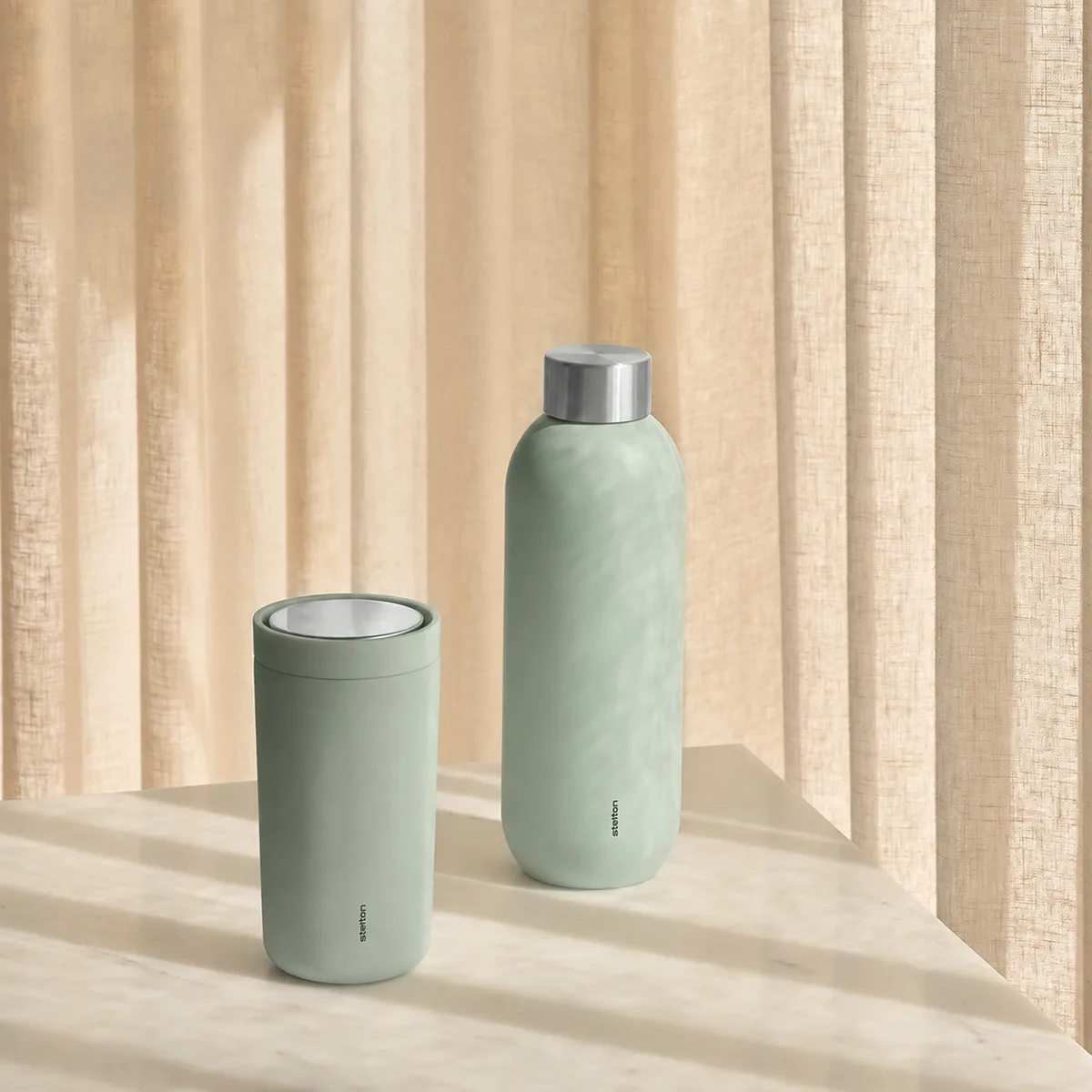 7.1 Combo lifestyle Botella Keep Cool 600ml + Vaso To Go 400ml - Verde - Imagen 1