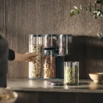 Set de recipientes de almacenamiento con un soporte Podium - Plateado