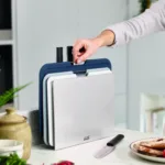 Set de 3 cuchillos y 3 tablas para cortar con soporte Nest - Azul