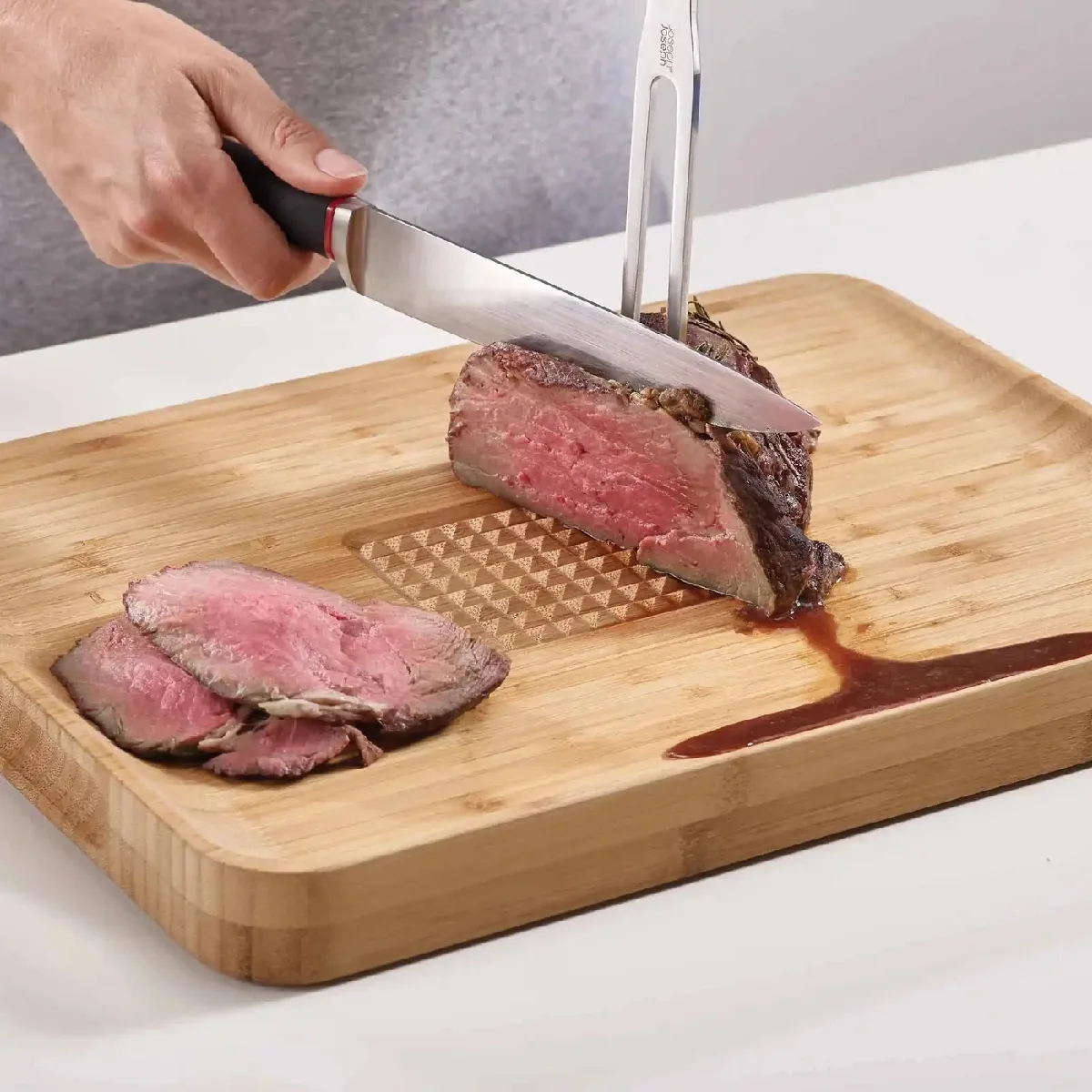 jja60142b806-tabla-bambu-joseph-joseph-cortar-01 Tabla De Cortar De Bambú Cut Carve - Imagen 1