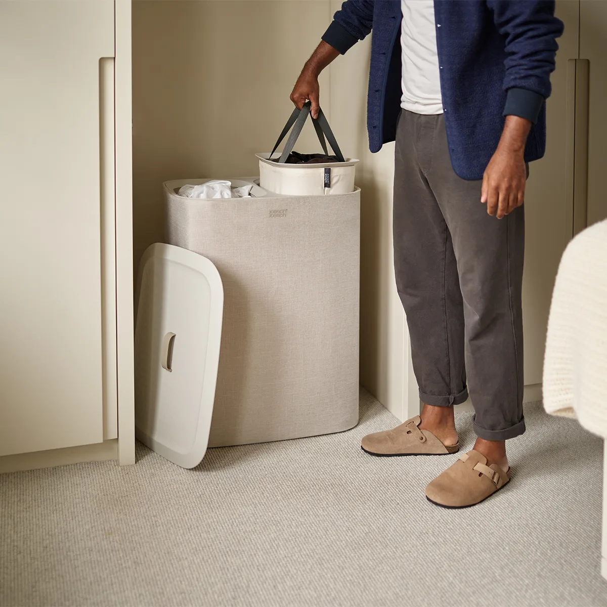 joseph-cesto-canasto-ropa-90-litros-joseph-joseph-beige-50020-JJA50020B1006-04 Canasto de ropa doble compartimiento 90 litros Tota - Imagen 1