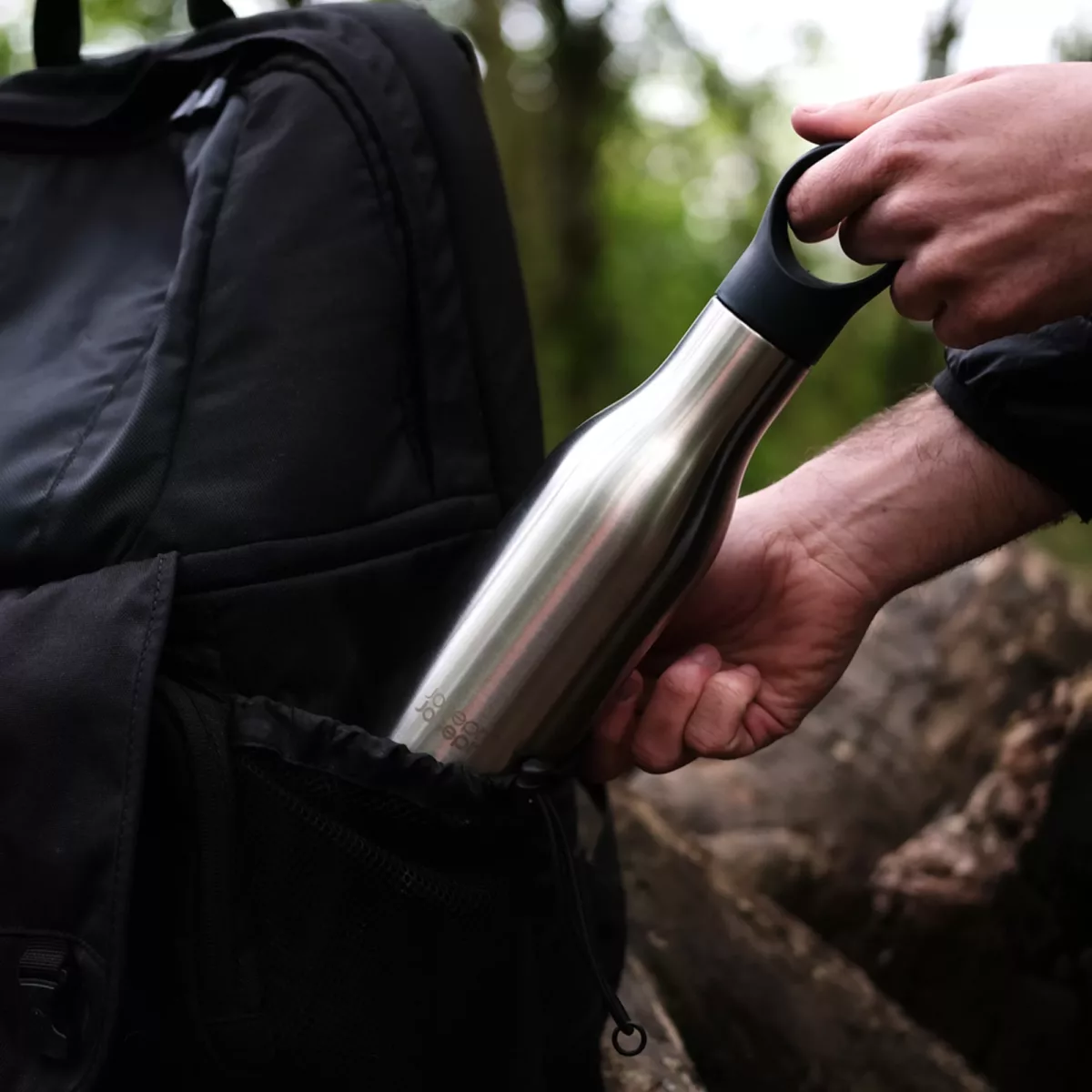 joseph-joseph-botella-y-taza-de-viaje-inox-300373-10 Juego de Botella y taza de Viaje - Imagen 3