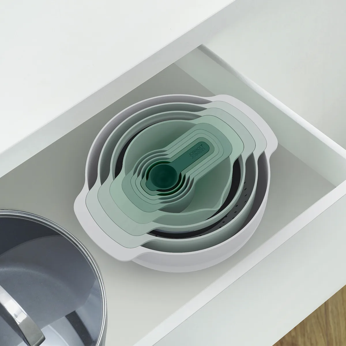 joseph-set-9-bowls-apilables-accesorios-cocina-joseph-joseph-verde-40112-JJA40112B301-04 Set de 9 bowls apilables y accesorios de cocina Nest plus - Imagen 1